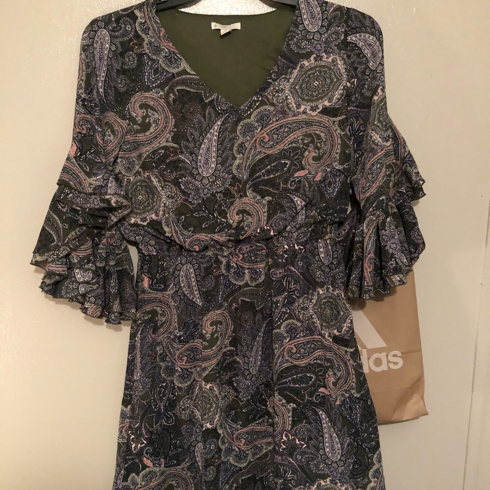 Very dressy top and pretty and comfortable 💞